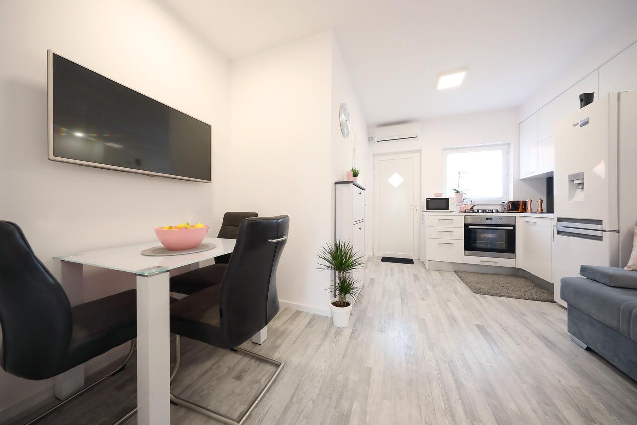 Apartment Mini Zara Esterno foto